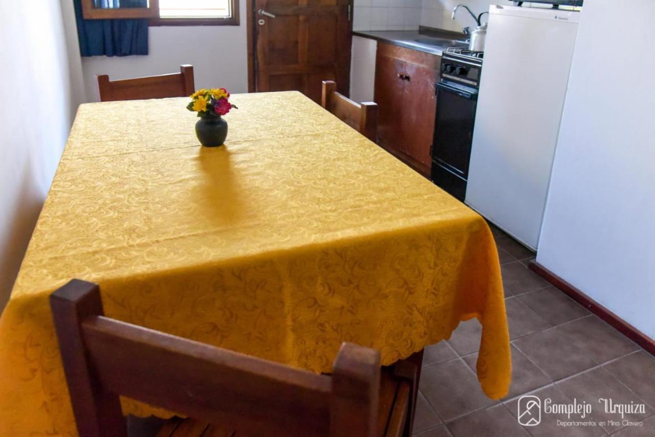 Complejo Urquiza Departamentos Apartment มินา กลาเบโร ภายนอก รูปภาพ