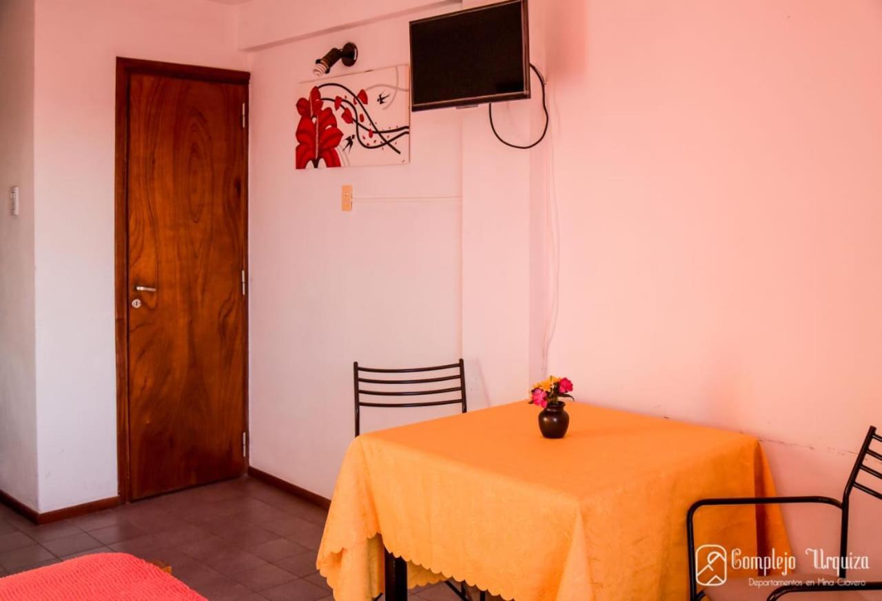 Complejo Urquiza Departamentos Apartment มินา กลาเบโร ภายนอก รูปภาพ