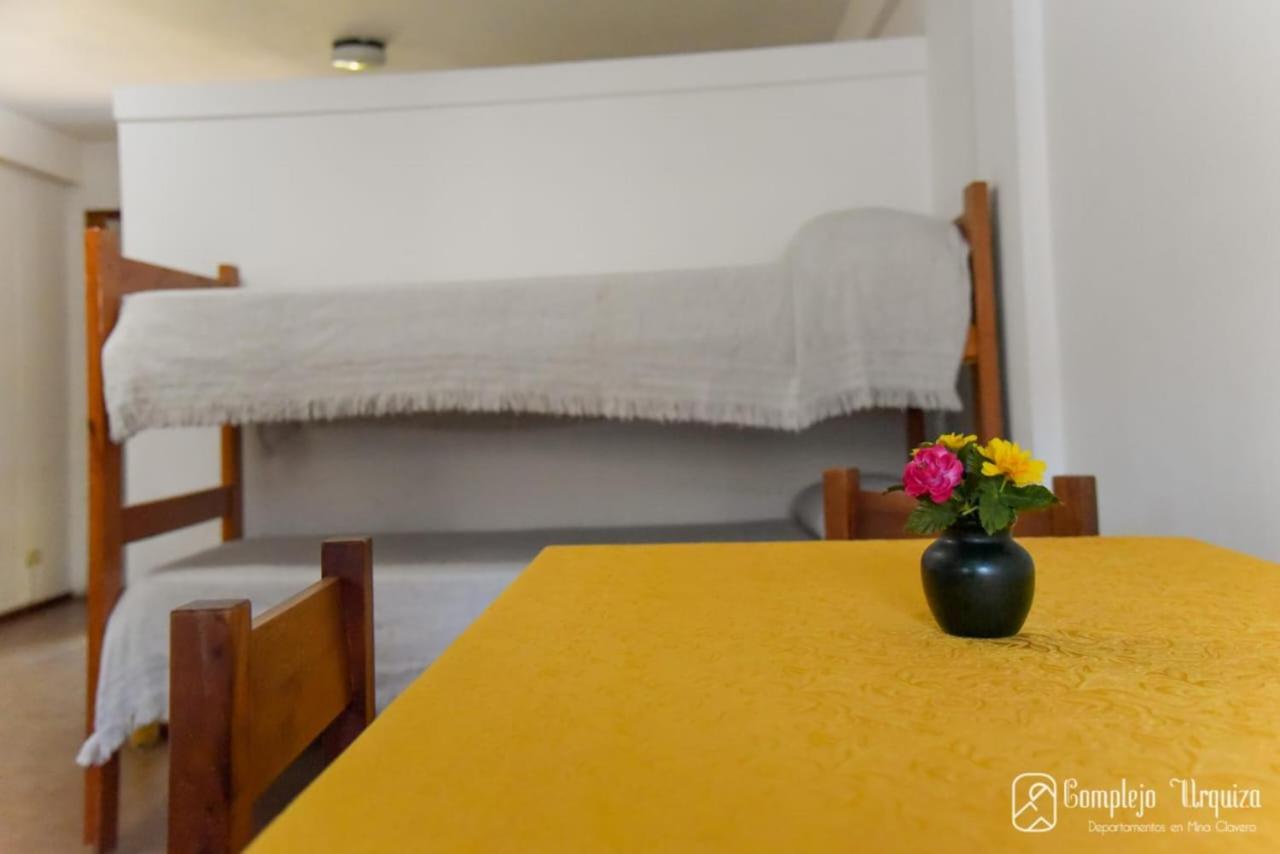 Complejo Urquiza Departamentos Apartment มินา กลาเบโร ภายนอก รูปภาพ